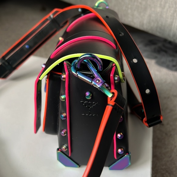 MICHAEL KORS MANHATTAN SMALL NEON COLORED CROSSBODY - Picture 4 of 12